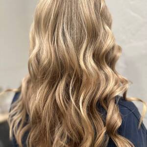 Pin5 blonde wavy back view 7 1200x1500