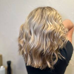 Pin5 blonde wavy back view 51 1200x1500