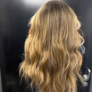 Pin5 blonde wavy back view 8 1200x1500