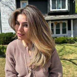 Pin5 bronde long hair outdoors 1200x1500