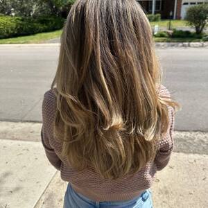 Pin5 bronde long hair back view outdoors 1200x1500