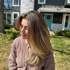 Pin5 bronde hair side view outdoors 1200x1500