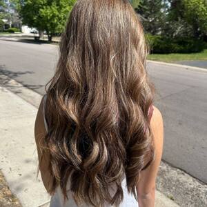 Pin5 bronde wavy back view outdoors 1200x1500