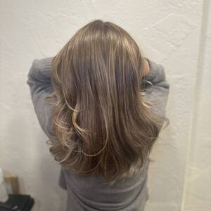 Pin5 bronde wavy back view arms up 5 1200x1500