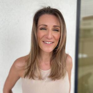 Pin5 bronde straight woman beige top 2 1200x1500