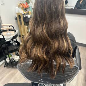 Pin5 bronde wavy back view salon 1200x1500