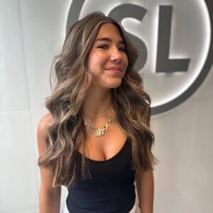Pin5 bronde wavy woman salon lofts 1200x1500