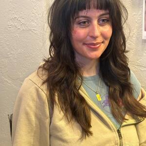 Pin5 brunette wavy bangs front view 1200x1500