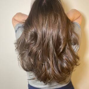 Pin5 brunette wavy back view arms up 2 1200x1500