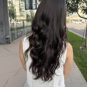 Pin5 brunette long dark wavy back view outdoors 1200x1500