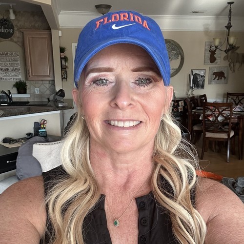 Sheri Hurt - Licensed Medical Esthetician with 28 years of experience. I offer Chemical Peels, Dermaplaning, Facials, Microdermabrasion, Microneedling and Skin Tightening Treatments. Sheri Hurt