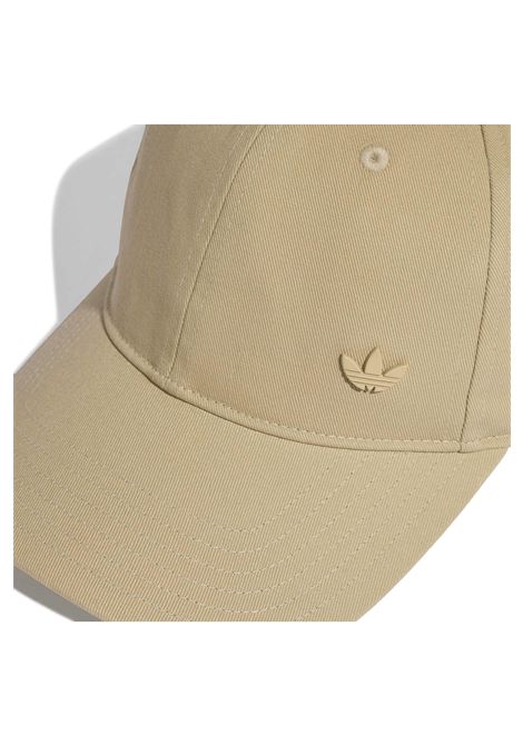 Adidas Originals Everyday Icons Tonal Metal Trefoil Cap Beige Unisex ADIDAS ORIGINALS | Caps | KE4656-