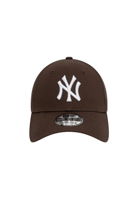 New Era 9FORTY NY Yankees League Essential Cap Brown White Unisex NEW ERA | Caps | 60471458-