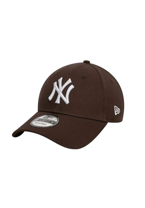 New Era 9FORTY NY Yankees League Essential Cap Brown White Unisex NEW ERA | Caps | 60471458-