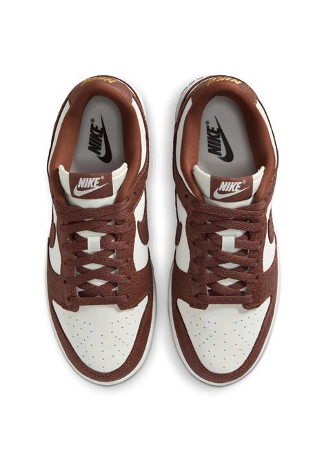 Scarpe Nike Dunk Low Embossed Baroque Sabbia Marrone Donna NIKE | Sneakers | IF3944-100