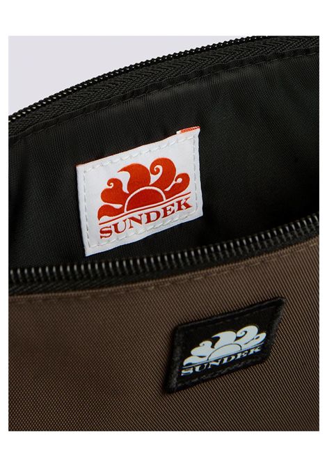 Sundek Dudo Hard Rubber Clutch Bag Coffee Brown Unisex SUNDEK | Pochette | AM252ABPV600-B0300