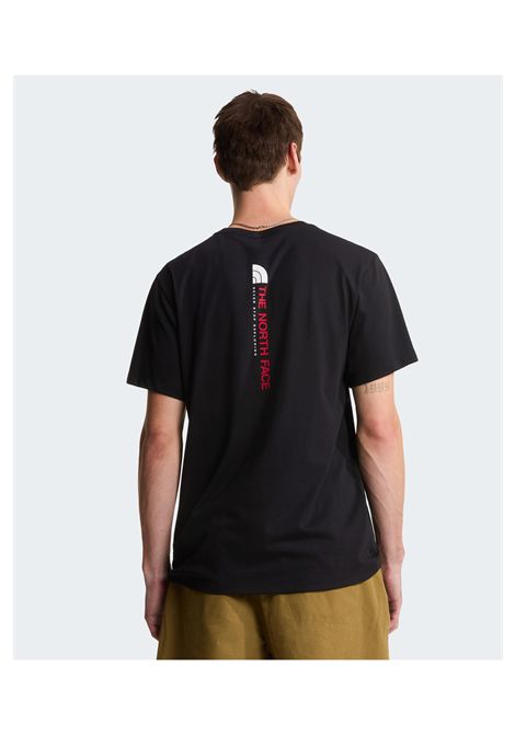 T-shirt The North Face Vertical Regular Graphic Nero Uomo THE NORTH FACE | T-shirt | NF0A8GV1-JK3