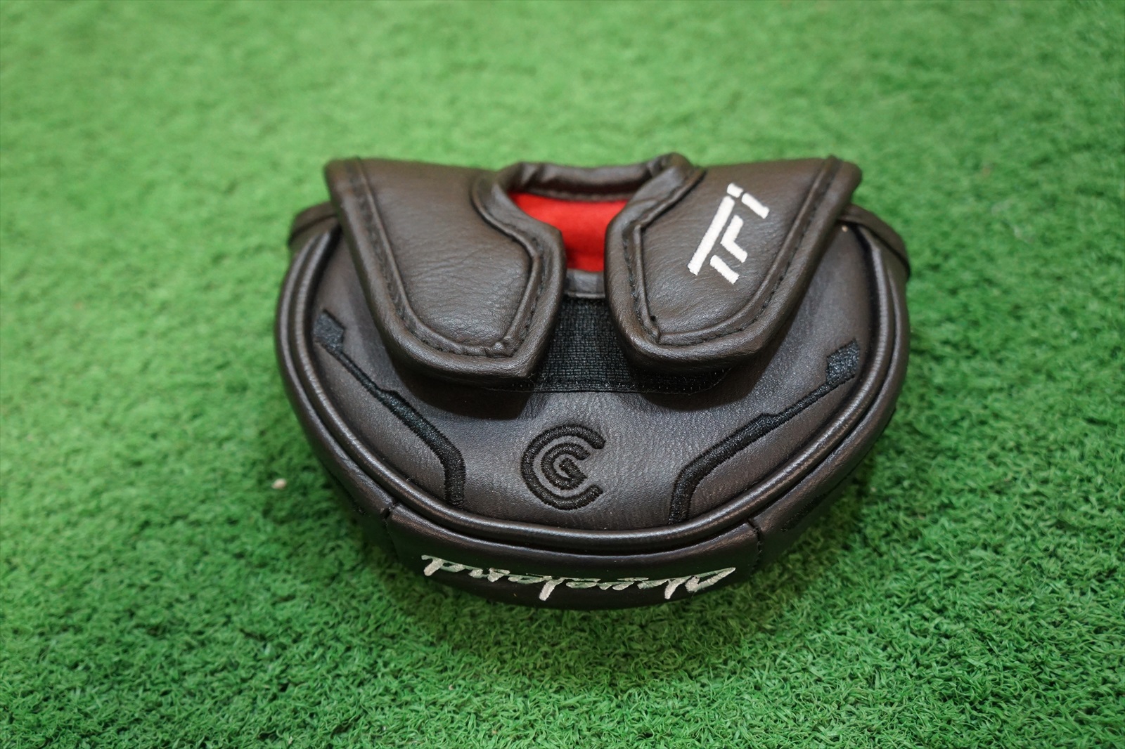 Cleveland TFi 2135 Half Mallet Center Shafted Putter Headcover Head