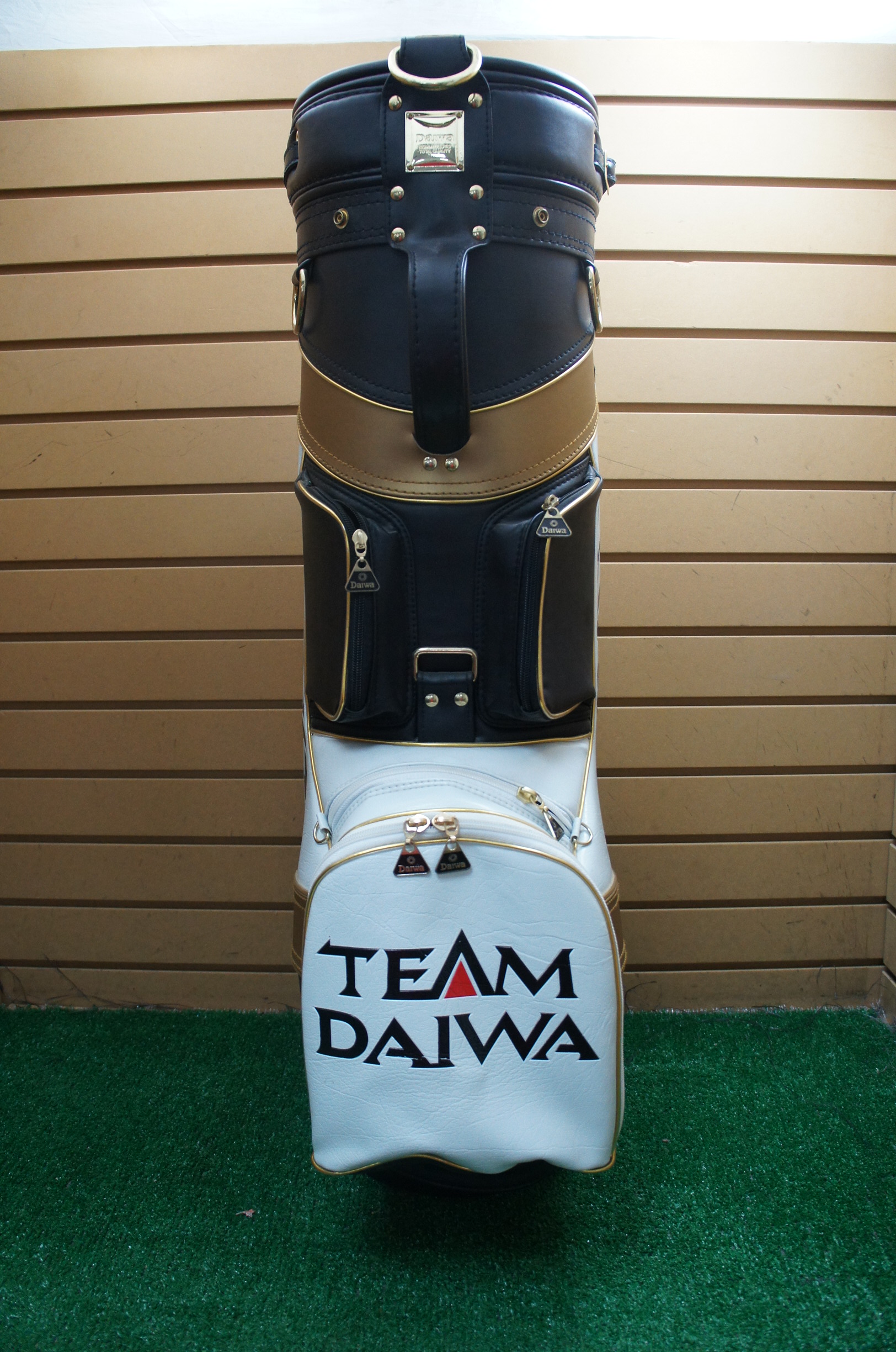 MINT Daiwa Golf Team Daiwa 10" Tour Staff Bag 6Dividers Wht/Blk/Gold