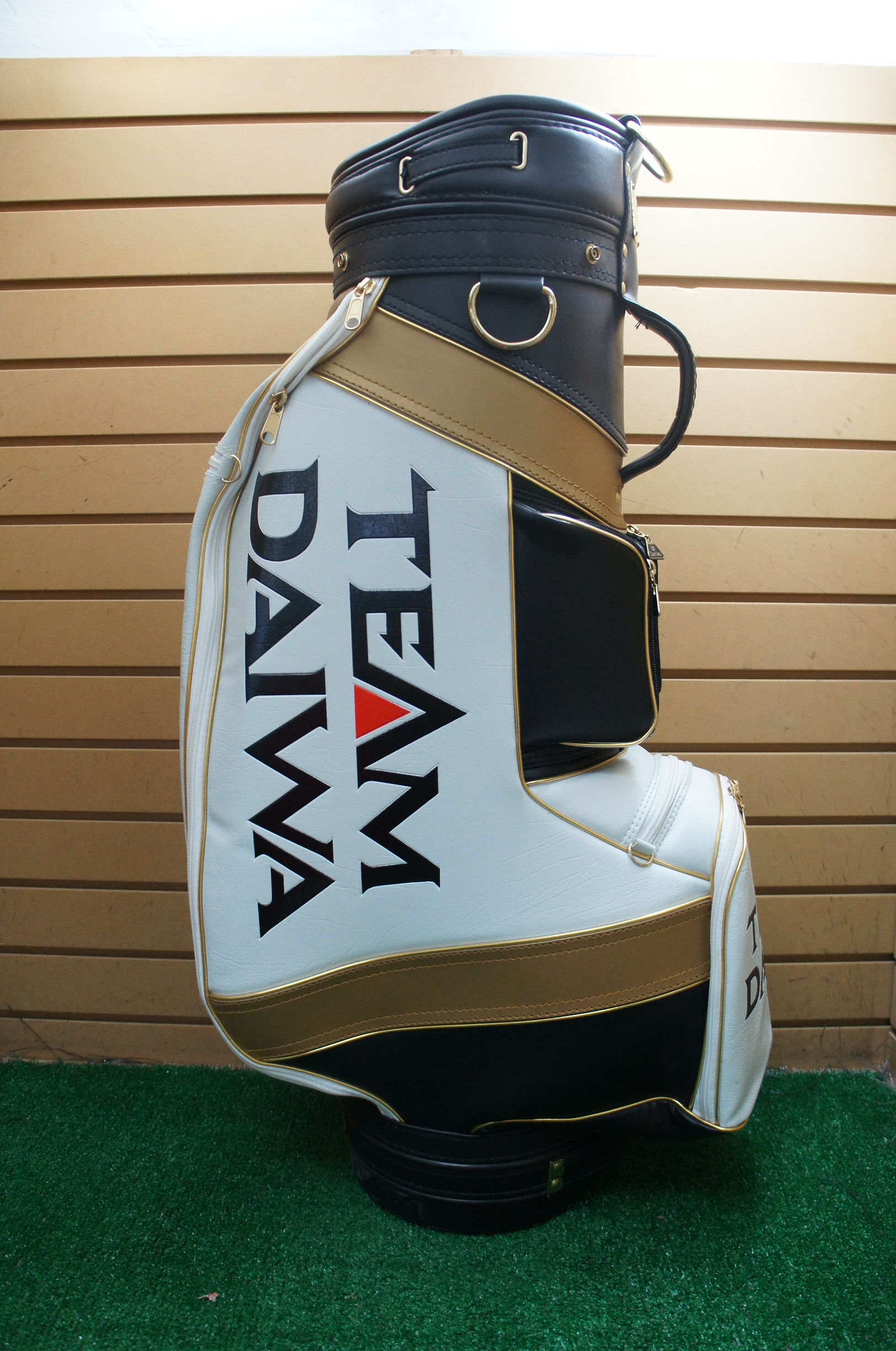 MINT Daiwa Golf Team Daiwa 10" Tour Staff Bag 6Dividers Wht/Blk/Gold