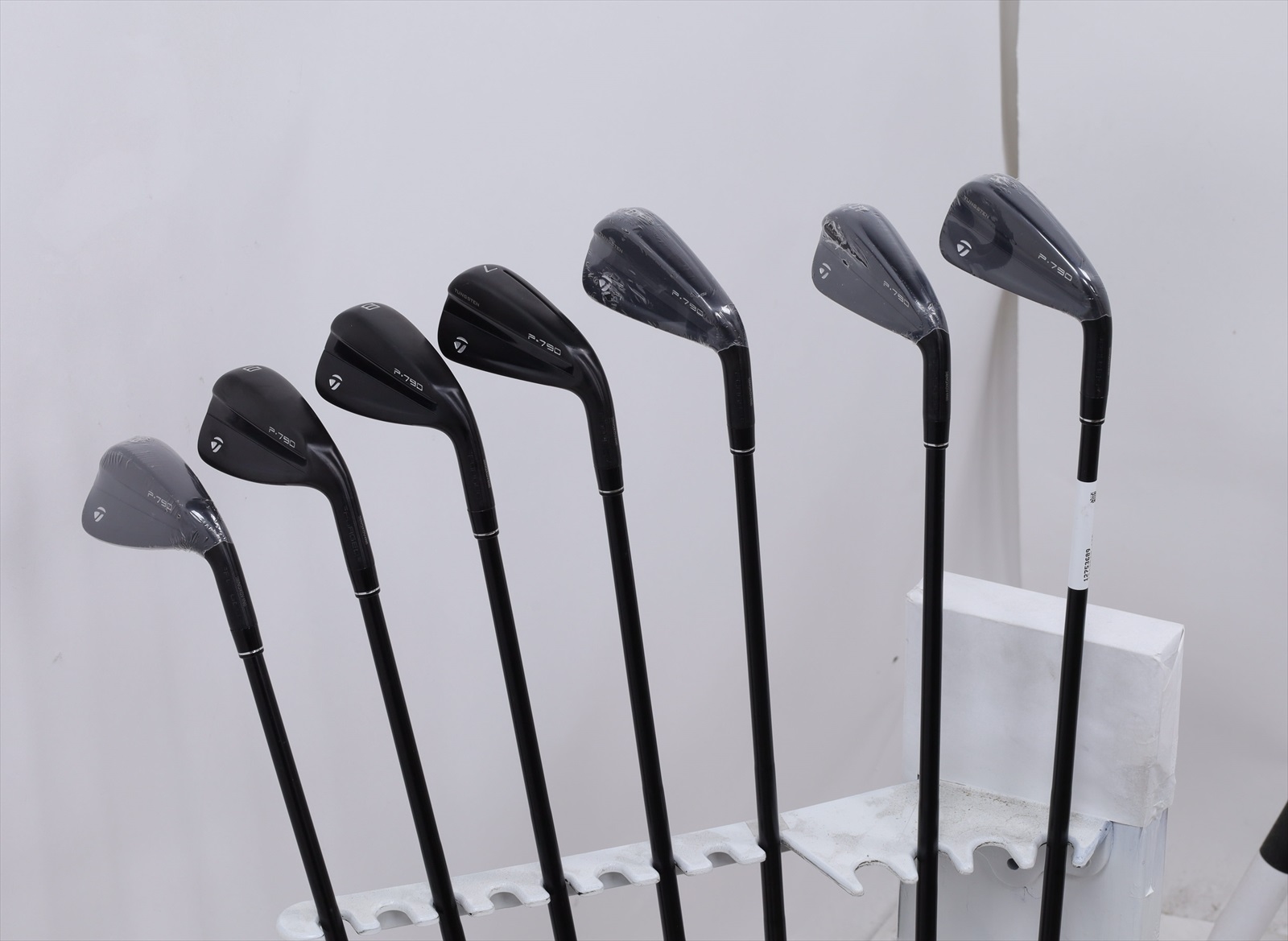 Taylormade P790 2023 Black Iron Set 4-Pw Stiff Dynamic Gold