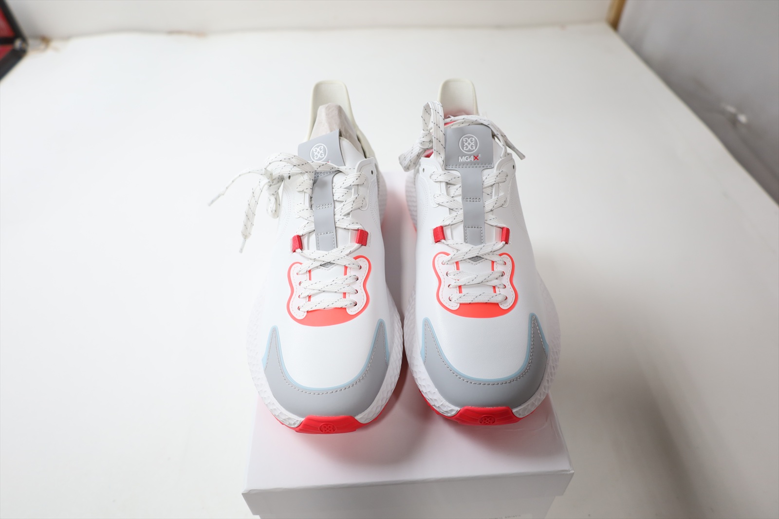 G/Fore MG4x2 Perforated Logo Hybrid Golf Shoes Trainers Men Size 8.5 White G/FORE MG4x2 Review: The Ultimate Go-Anywhere Shoe main image 3
