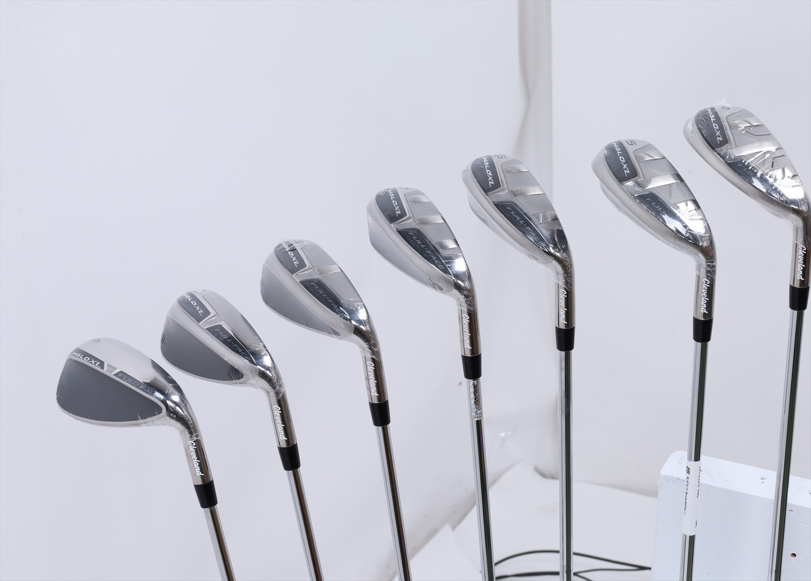 Cleveland Halo Xl Full Face Iron Set 4-Pw Regular Flex Kbs Tour Lite 13299664