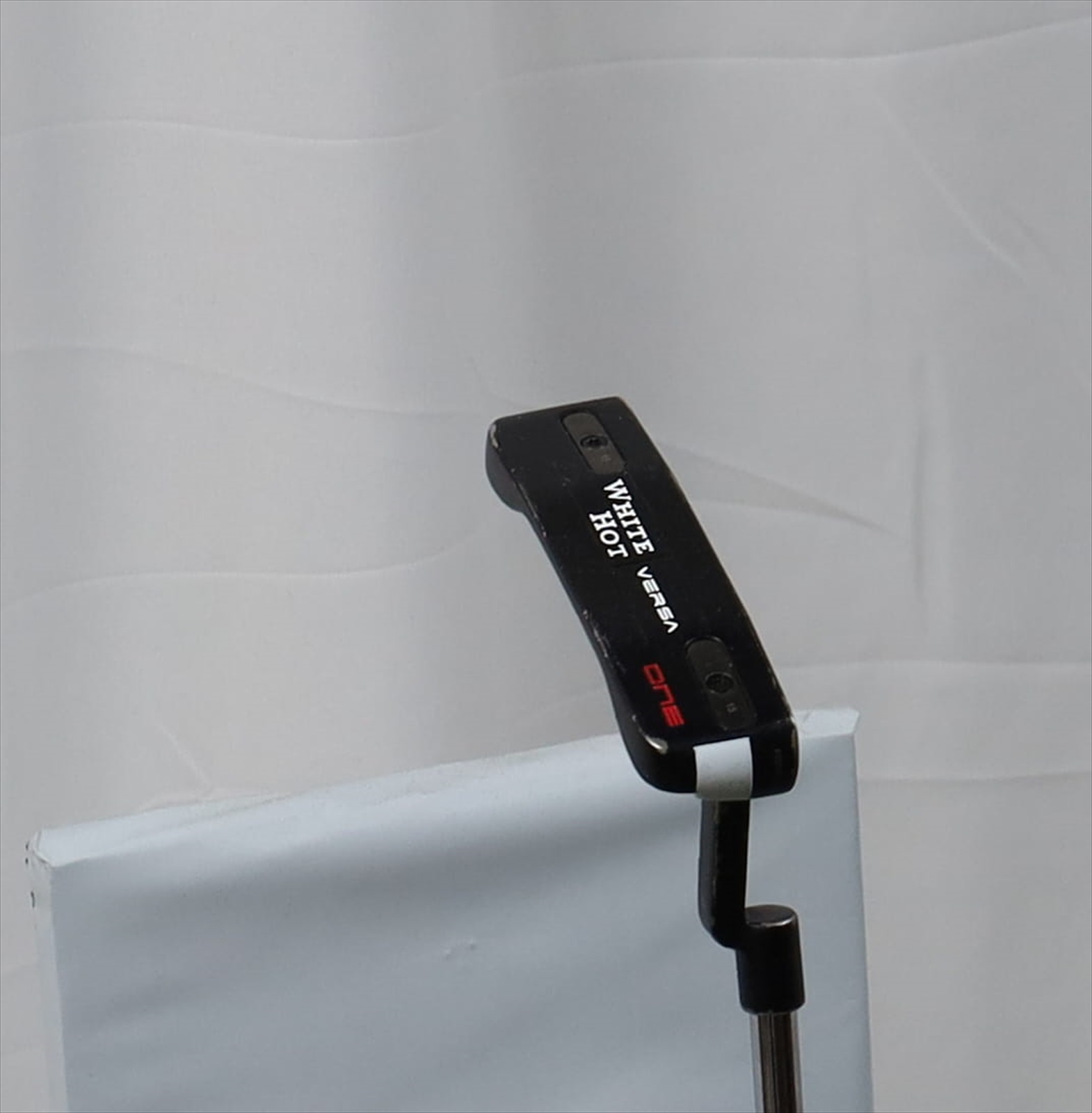 Odyssey White Hot Versa One Ch 35