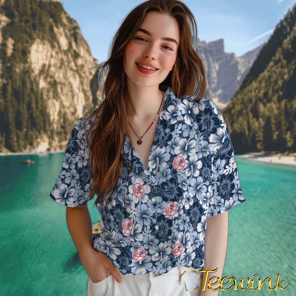 New York Yankees Hawaiian Shirt – Hibiscus Blooms image 4 New York Yankees Hawaiian Shirt – Hibiscus Blooms image 4