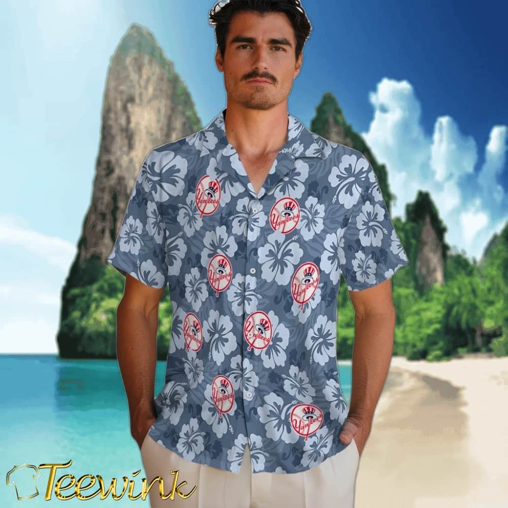 New York Yankees Hawaiian Shirt – Hibiscus Cluster image 2 New York Yankees Hawaiian Shirt – Hibiscus Cluster image 2