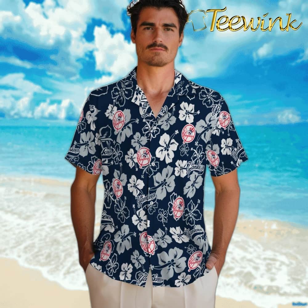 New York Yankees Hawaiian Shirt – Hibiscus Flower Design image 2 New York Yankees Hawaiian Shirt – Hibiscus Flower Design image 2