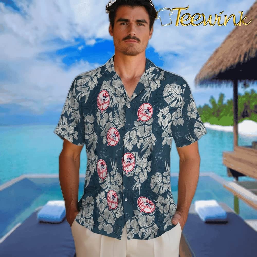 New York Yankees Hawaiian Shirt – Hibiscus Flowers image 2 New York Yankees Hawaiian Shirt – Hibiscus Flowers image 2