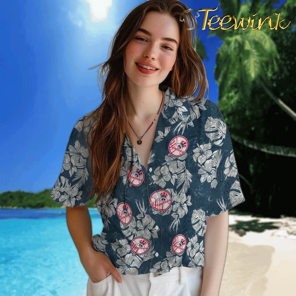 New York Yankees Hawaiian Shirt – Hibiscus Flowers image 4 New York Yankees Hawaiian Shirt – Hibiscus Flowers image 4