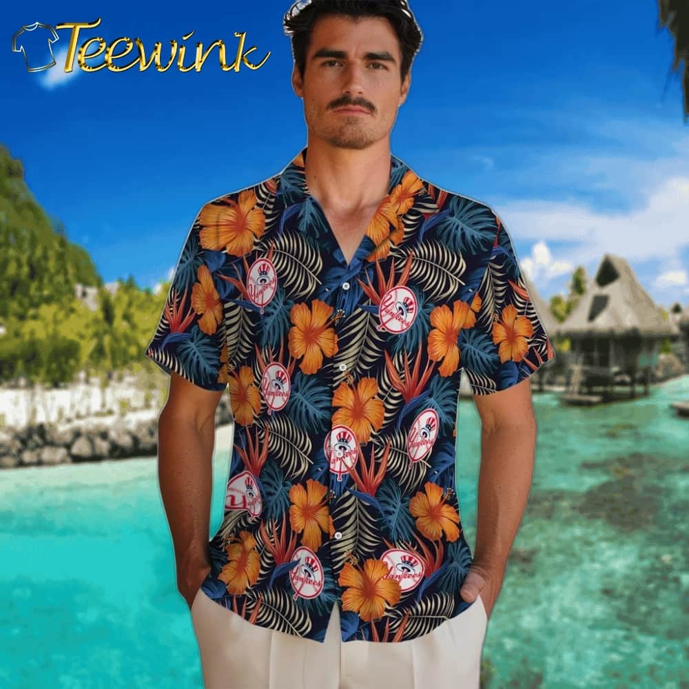 New York Yankees Hawaiian Shirt – Hibiscus Foliage image 2 New York Yankees Hawaiian Shirt – Hibiscus Foliage image 2