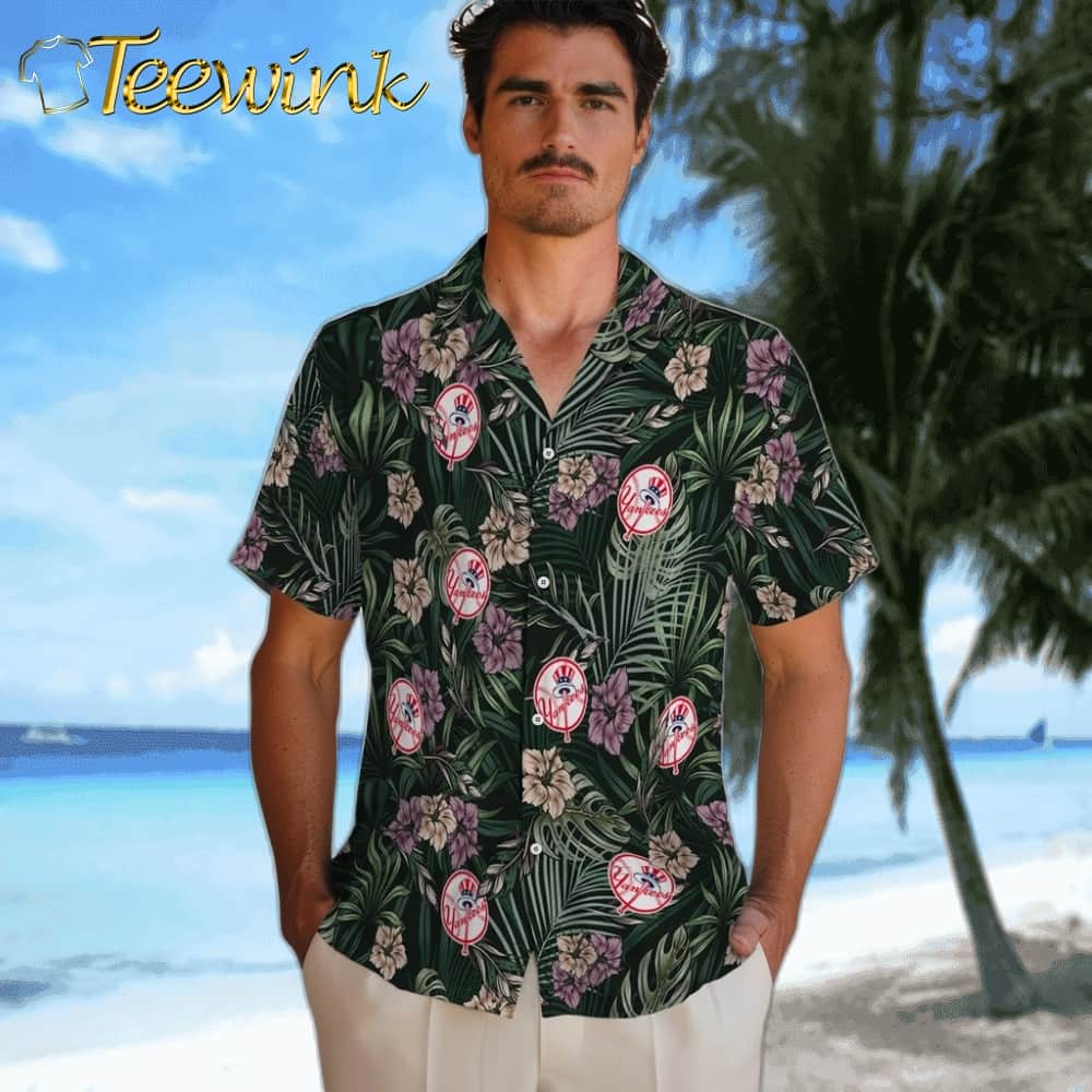 New York Yankees Hawaiian Shirt – Hibiscus Leaves Pattern image 2 New York Yankees Hawaiian Shirt – Hibiscus Leaves Pattern image 2