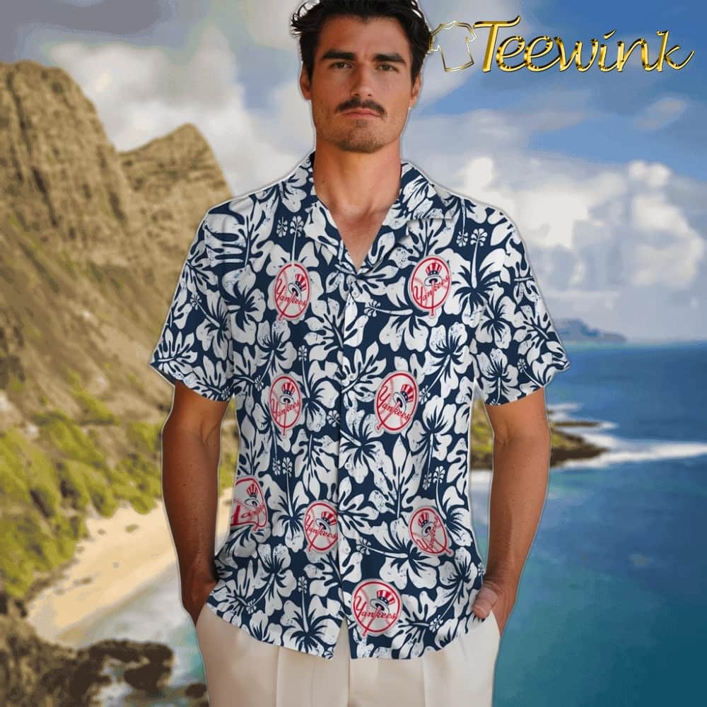 New York Yankees Hawaiian Shirt – Hibiscus Motif image 2 New York Yankees Hawaiian Shirt – Hibiscus Motif image 2