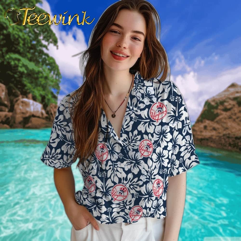 New York Yankees Hawaiian Shirt – Hibiscus Motif image 4 New York Yankees Hawaiian Shirt – Hibiscus Motif image 4