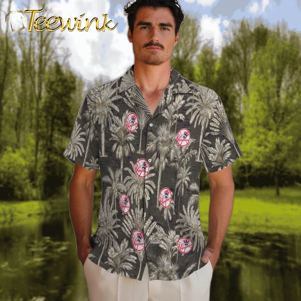 New York Yankees Hawaiian Shirt – Vintage Palm Tree image 2 New York Yankees Hawaiian Shirt – Vintage Palm Tree image 2
