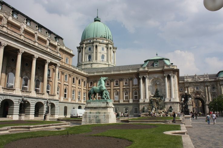 Buda Castle Explorer