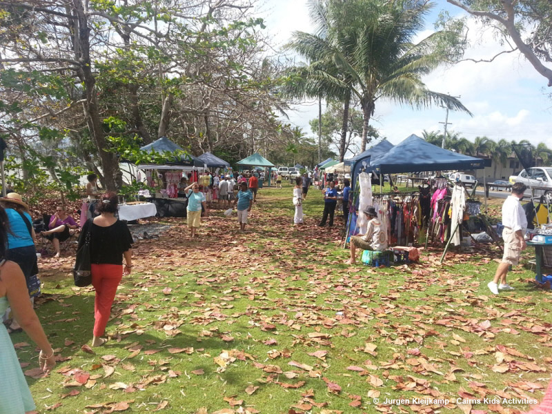 Holloways Beach Markets