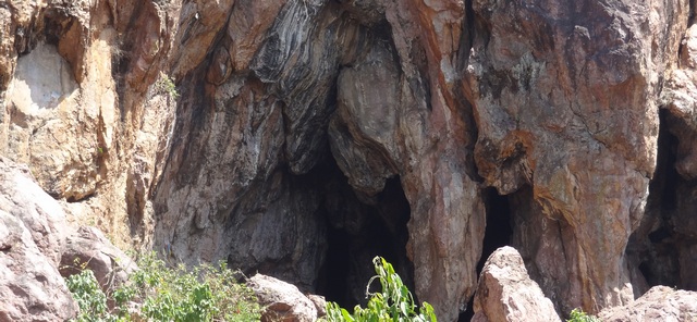 Darekasa Caves
