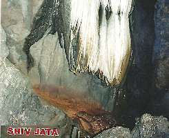 Patal Bhuvaneshwar cave temple