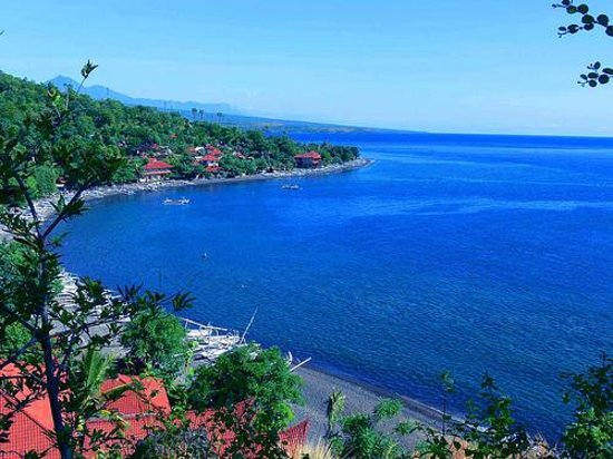 Jemeluk Beach