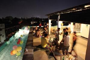 Meet and Greet Bar