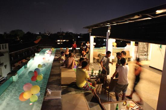 Meet and Greet Bar