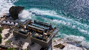 Spa on the Rocks