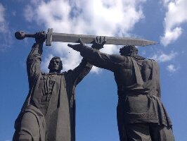 Tyl - Frontu Monument