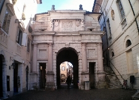 Dojona Gate