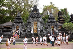 Pura Goa Lawah
