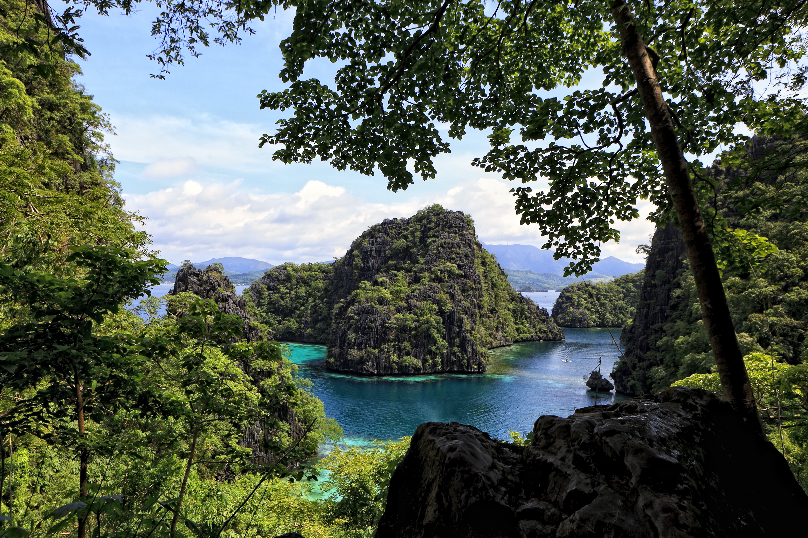 Kayangan Lake
